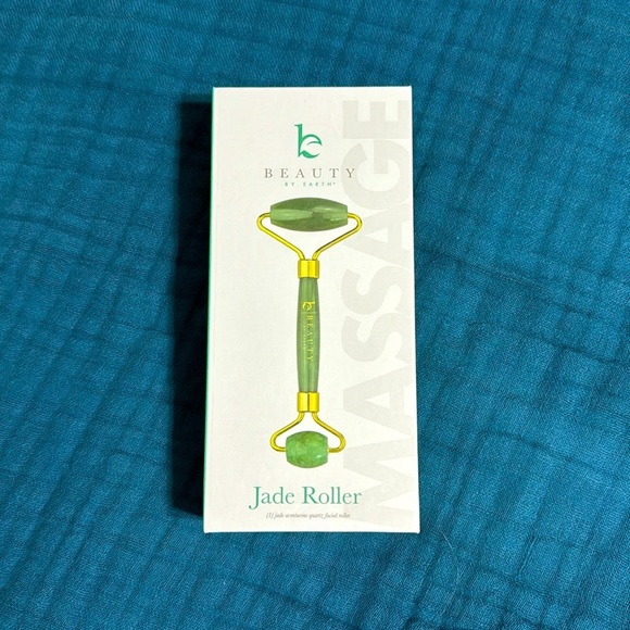 🍂🍁🍃 - Beauty by earth jade face roller NIB - Picture 1 of 3